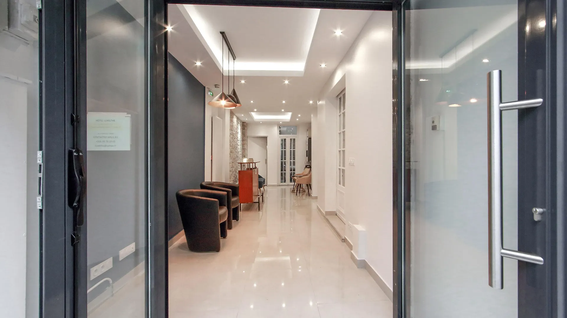 Отель Luxelthe Париж 2*,  Франция