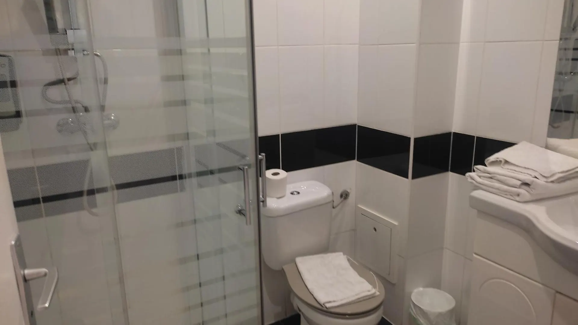 Отель Luxelthe Париж