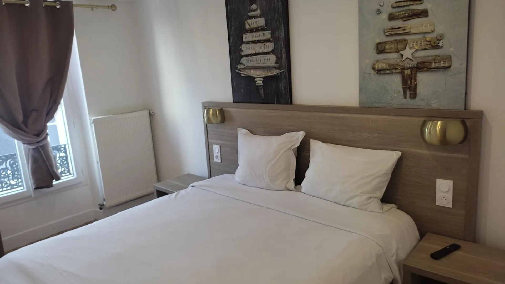 Отель Luxelthe Париж 2*,  Франция