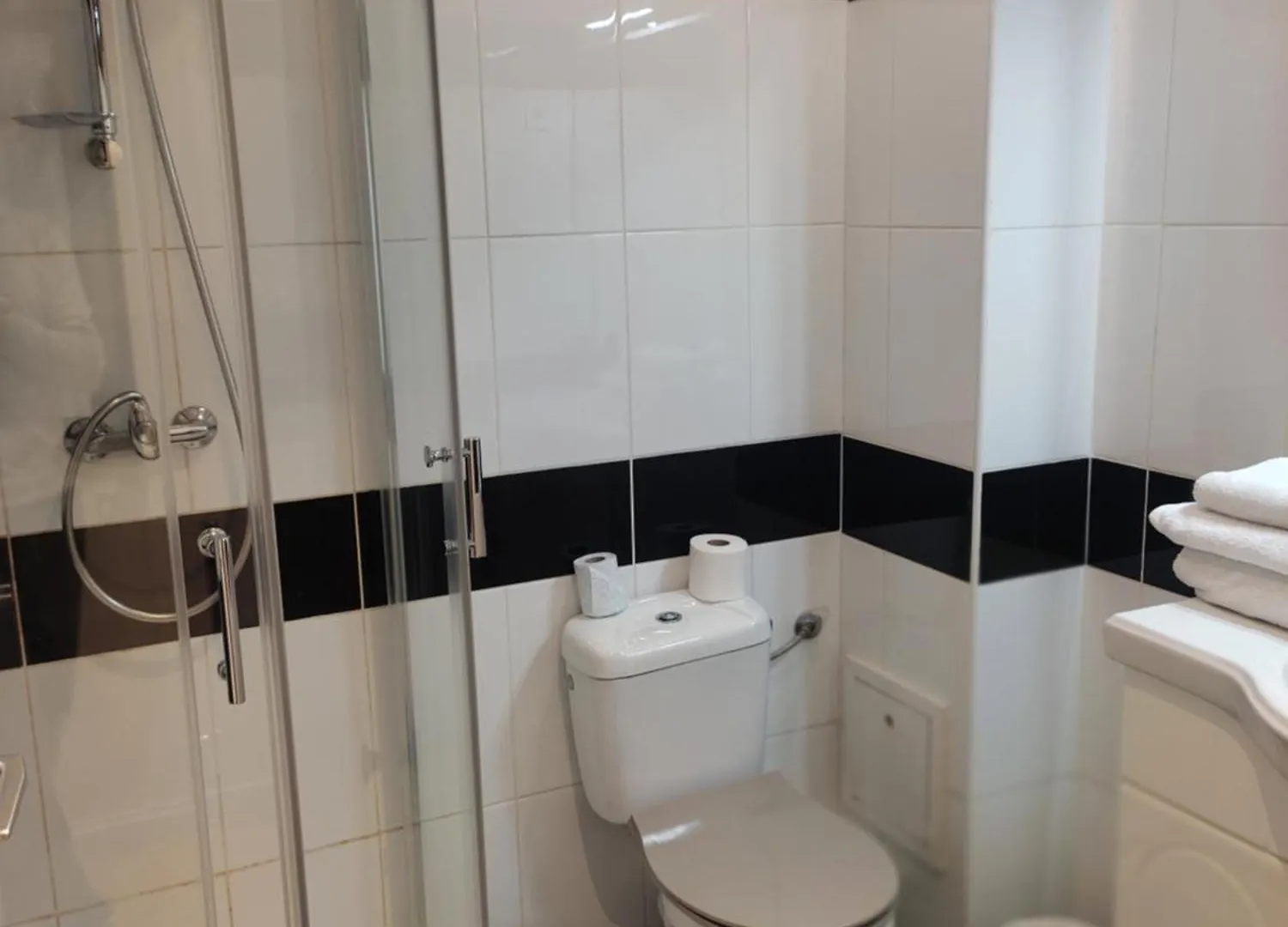 Отель Luxelthe Париж 2*,