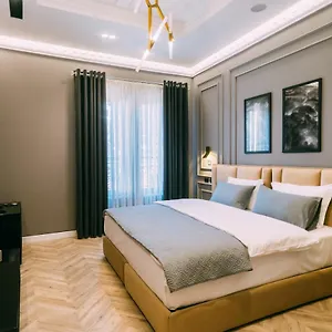Stela Center Отель Тирана