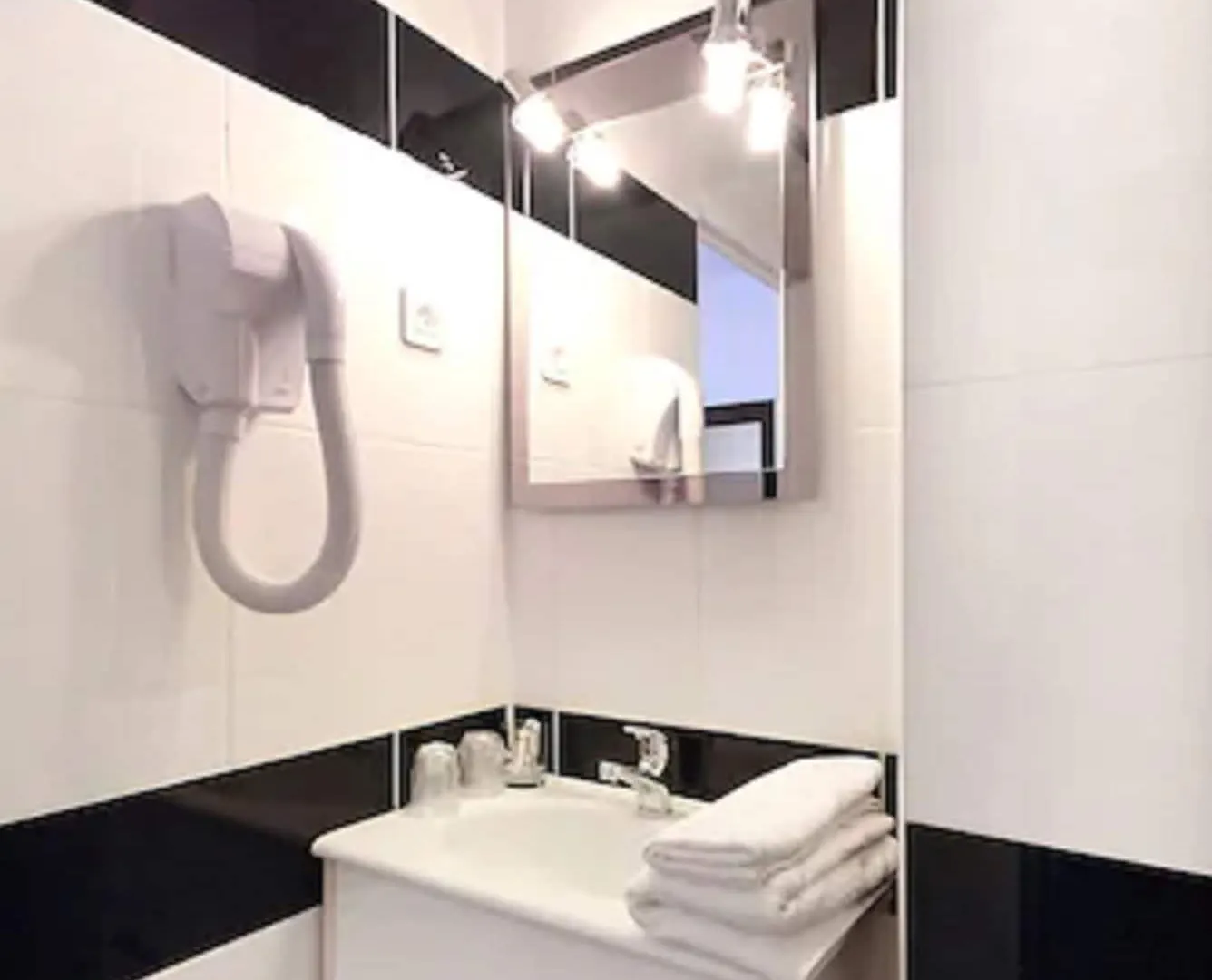 Luxelthe Hotel Paris 2*,