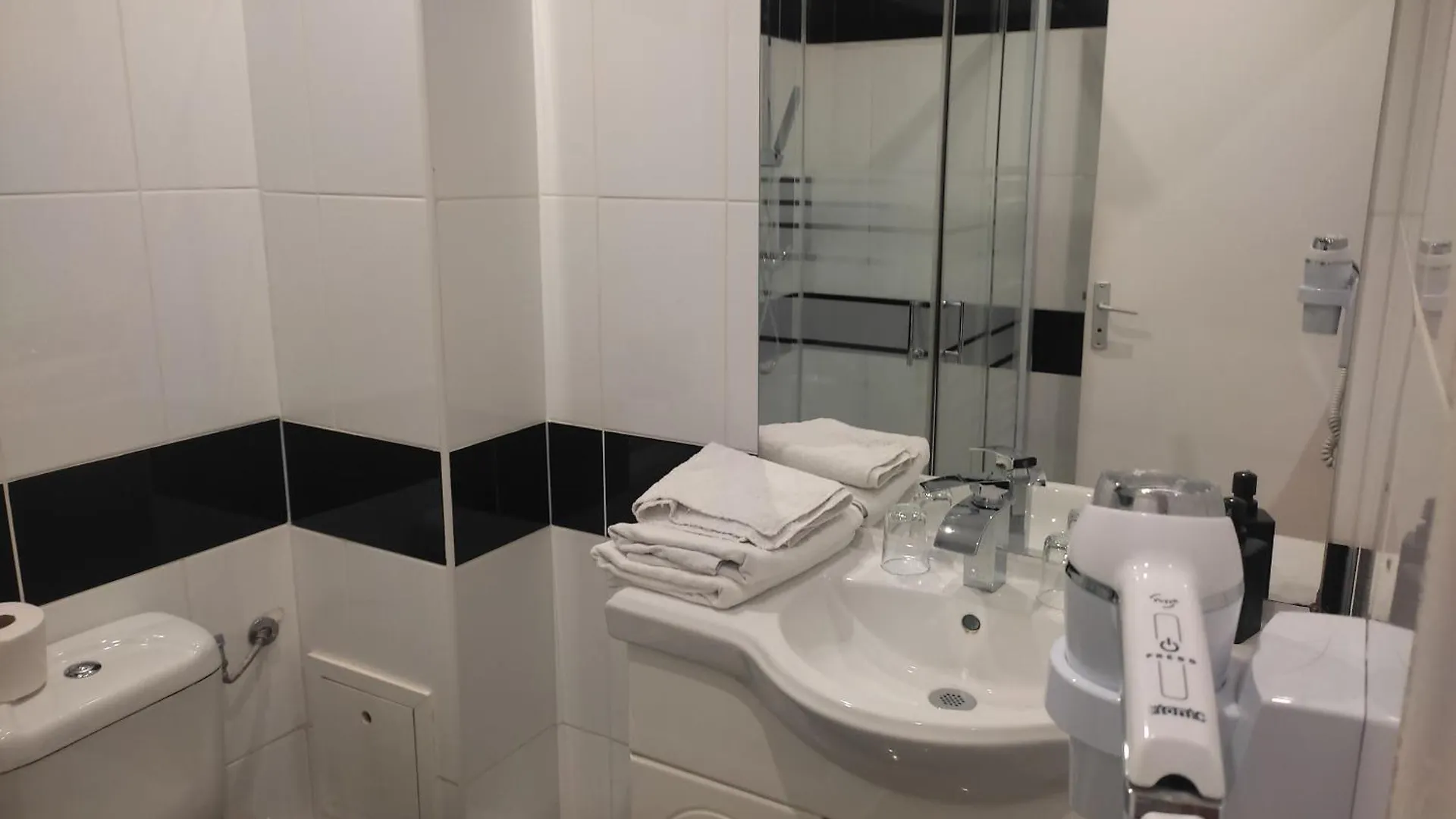 Luxelthe Hotel Paris 2*,  France