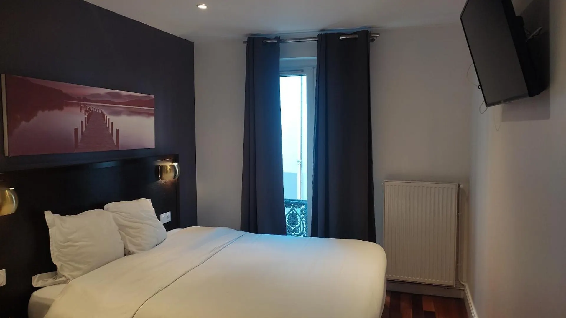 **  Hotel Luxelthe Parigi Francia