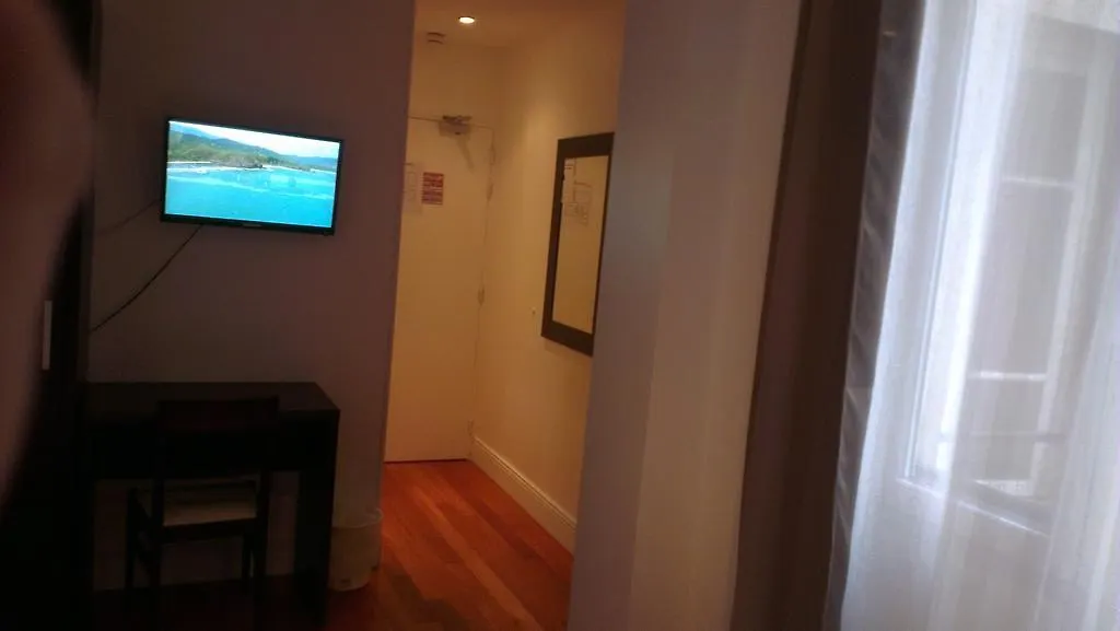 **  Luxelthe Hotel Paris France