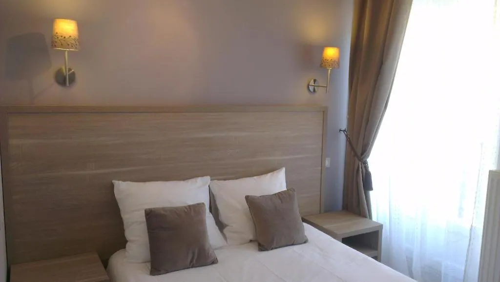 **  Luxelthe Hotel Paris France