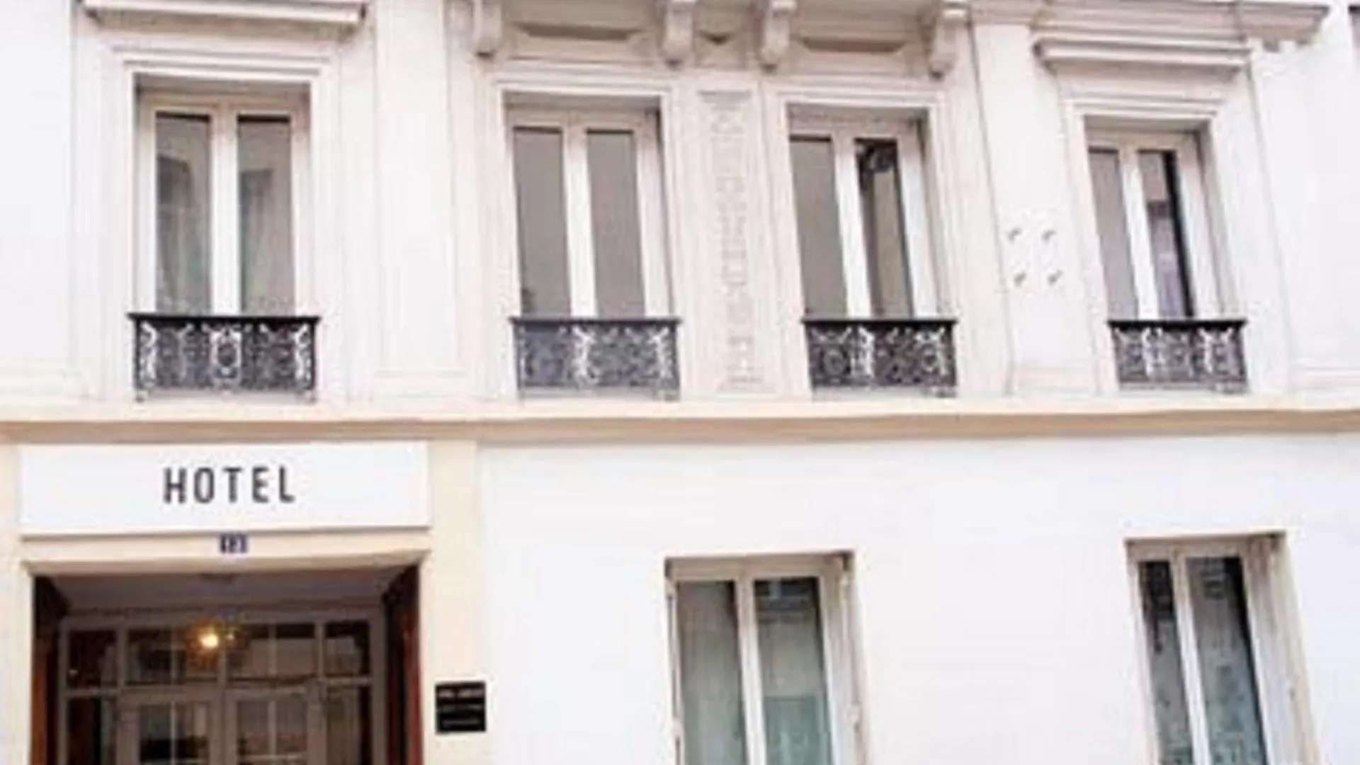 Luxelthe Hotel Paris 2*,  France