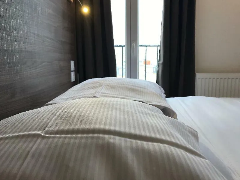 **  Luxelthe Hotel Paris France